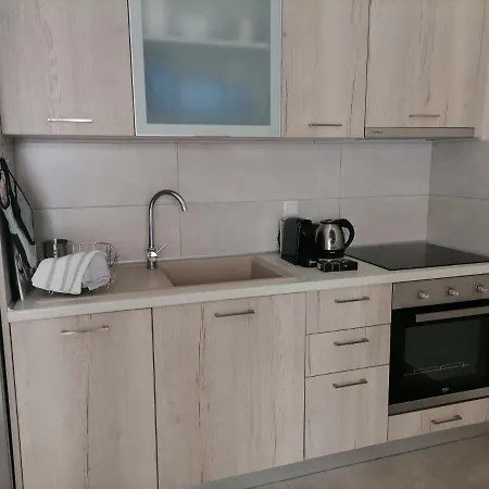 Apartment Petrani 1 *