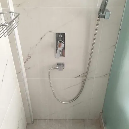 Apartment Petrani 1 *