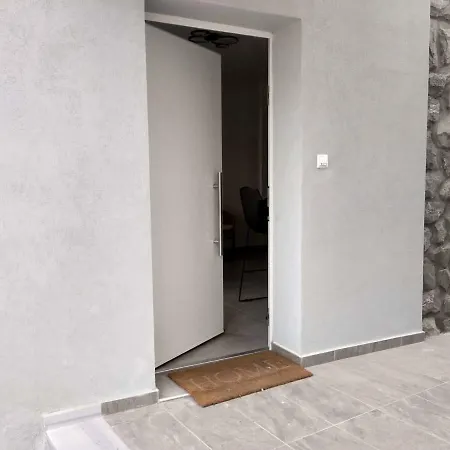 Petrani 1 Apartment *