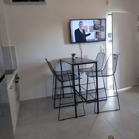 Petrani 1 Apartment *